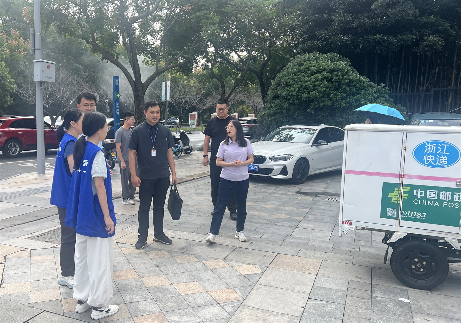 预约指导服务走在前,外滩中队护航假日“文明游”