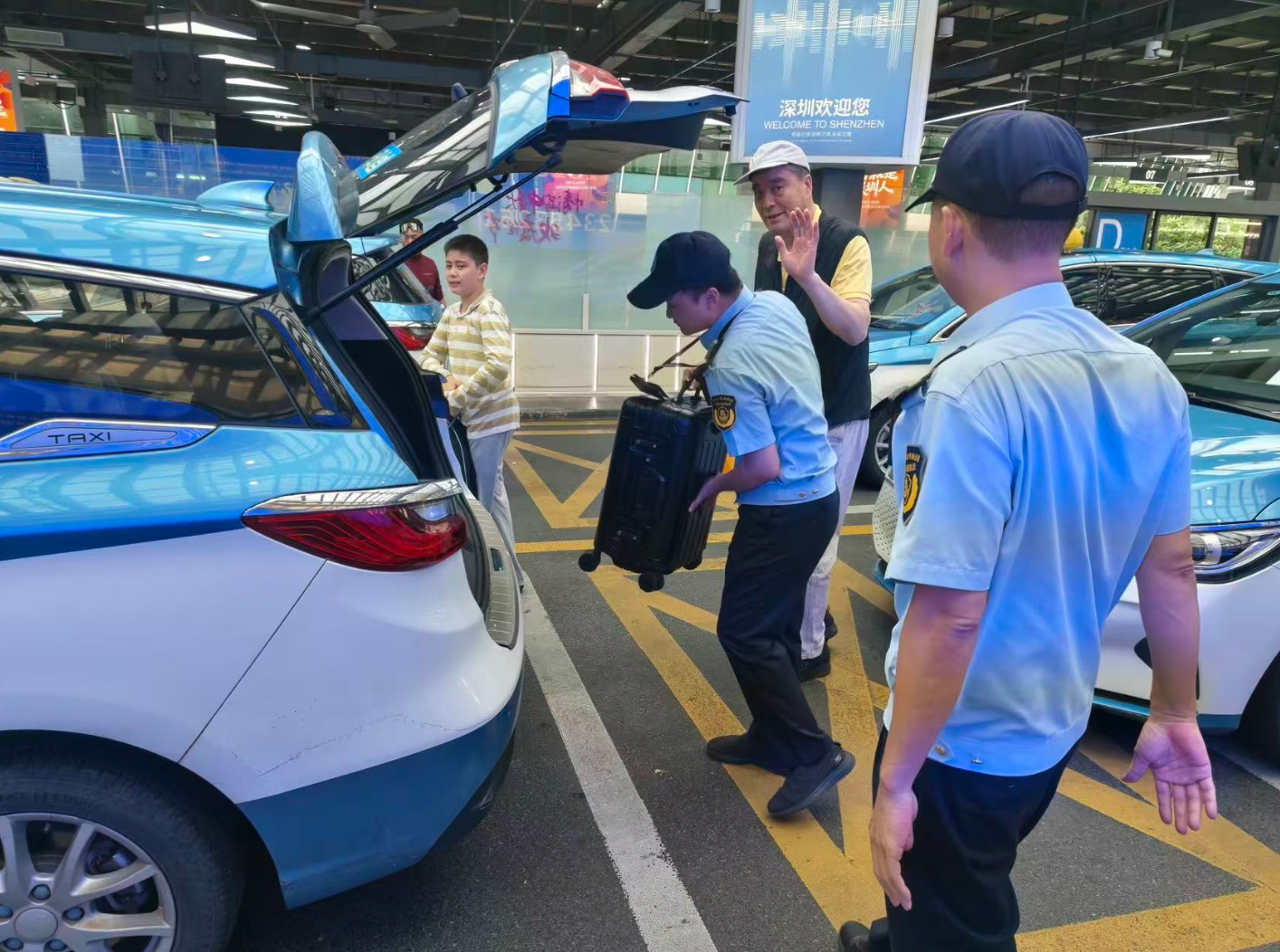中秋国庆双节收官 深圳交通执法多措并举守护出行秩序