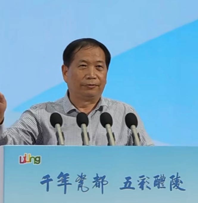 从釉下五彩到特高压绝缘子：千年瓷都醴陵的双向突围
