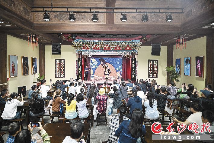 长沙非遗展演团专场演出。长沙非遗馆供图