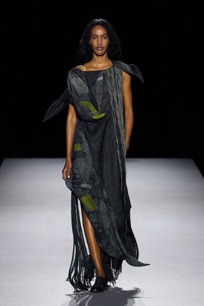 Yohji Yamamoto 2027 春夏成衣大秀 一场关于创作本身的深刻演绎