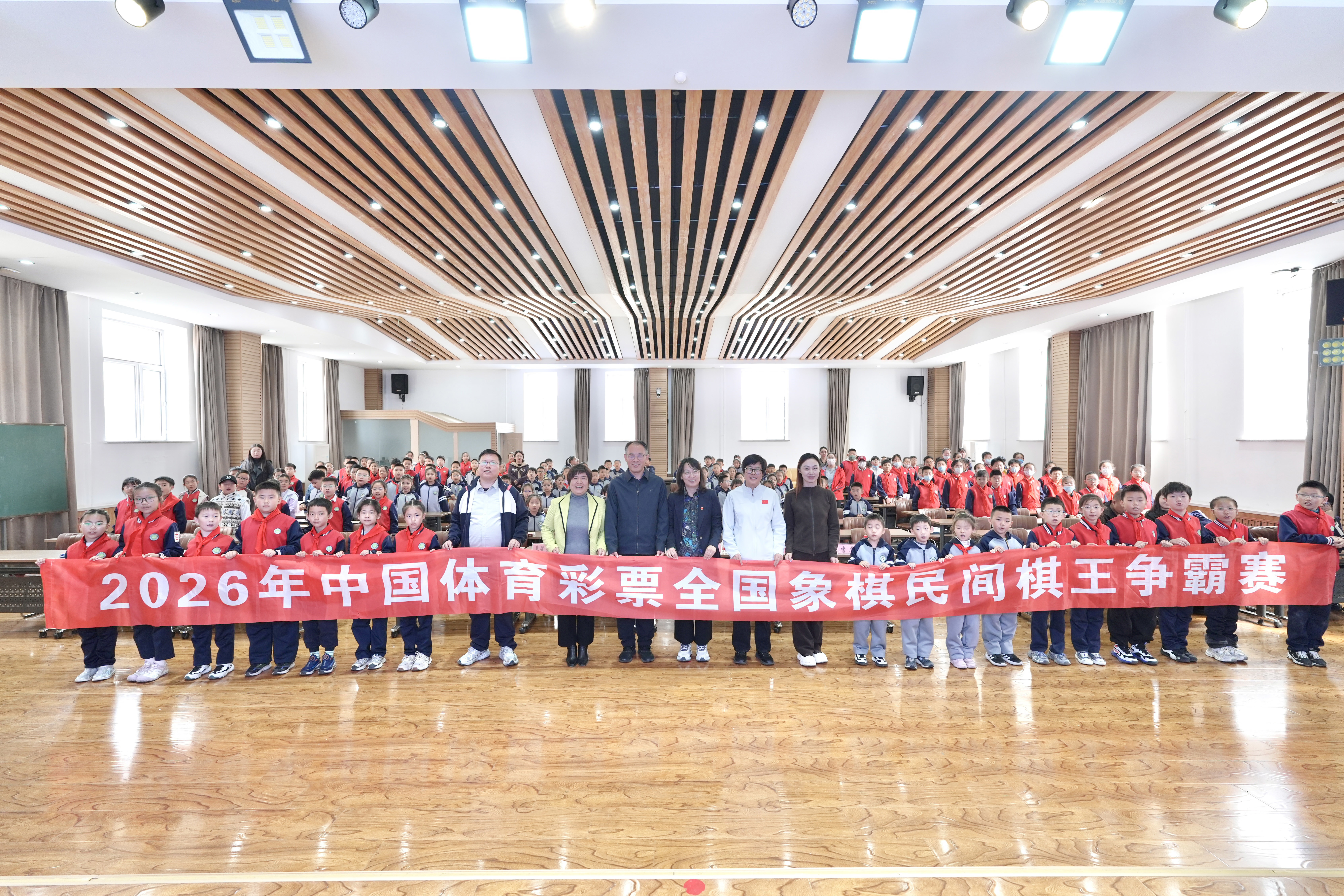 【棋王争霸赛】以棋育人:“快乐操场”象棋公益活动走进哈尔滨团结小学校