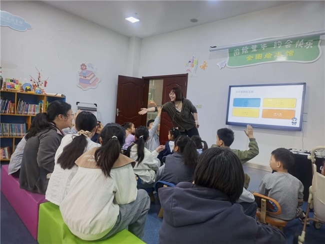 字里拼家国 灯下润童心 ——全椒县图书馆开展国庆主题少儿活动