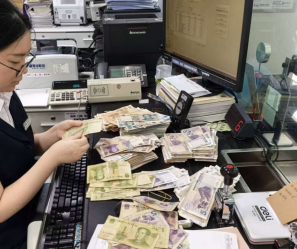 光大银行武汉分行优化支付服务 用心清点残损零钞