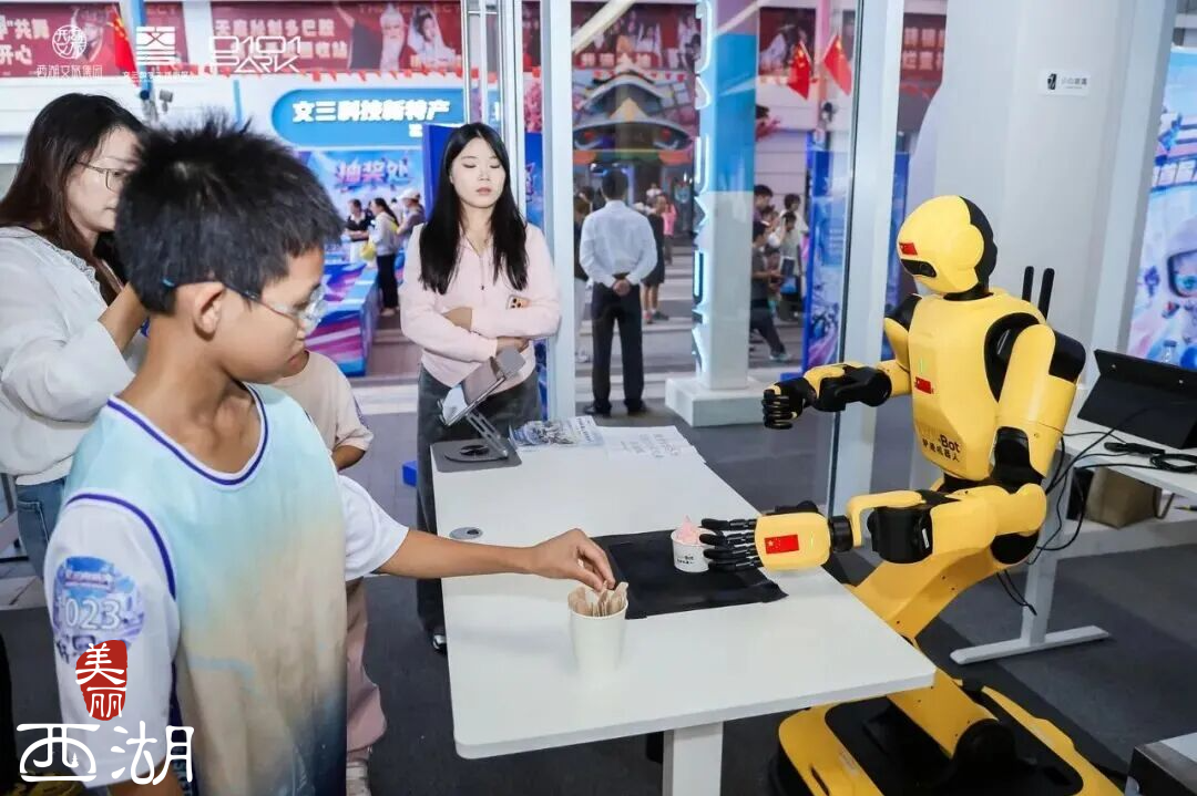 40518万人次、284亿元!西湖区国庆文旅消费“热力全开”(图1)