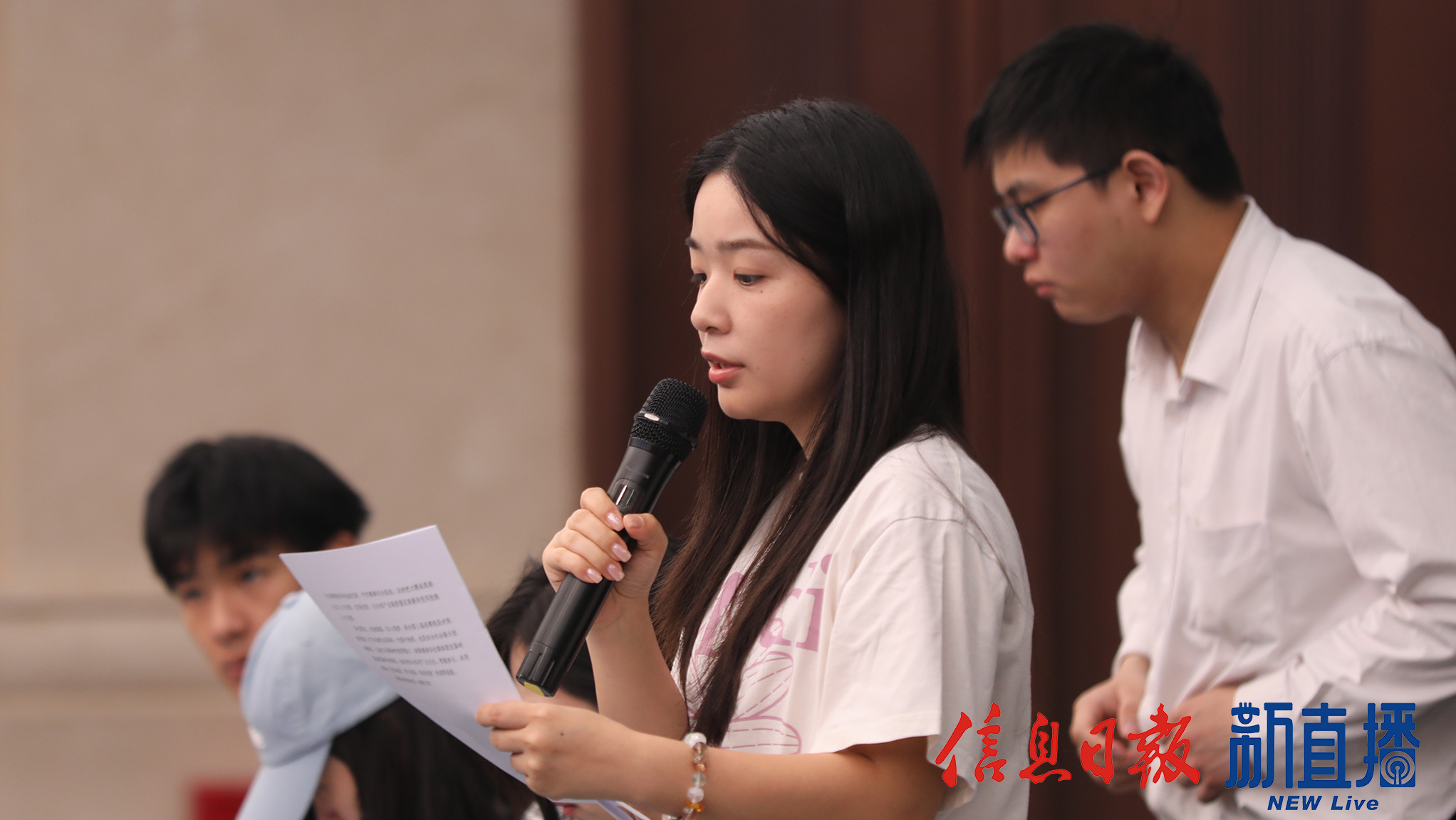 中新社提问