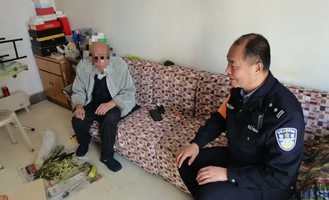 ▲父亲:兰州市公安局城关分局皋兰路派出所民警 刘海芳