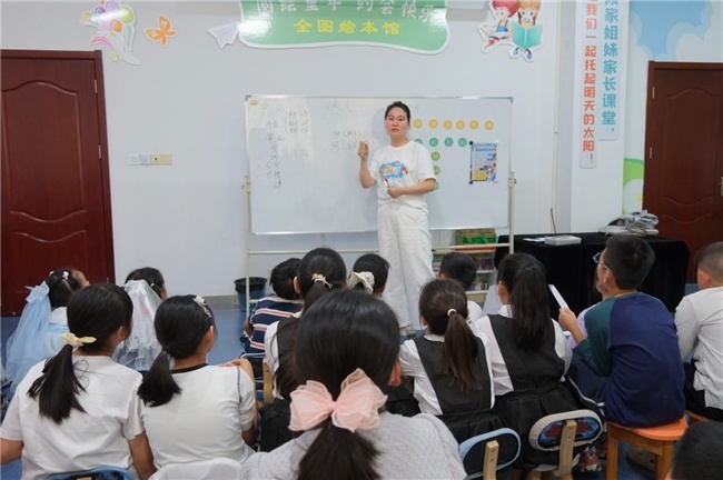 趣语启童智 书香润童心 ——全椒县图书馆举办趣味英语角活动