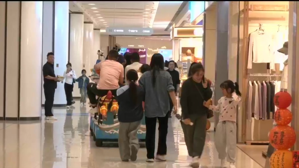各地丰富消费场景　假期消费供需两旺