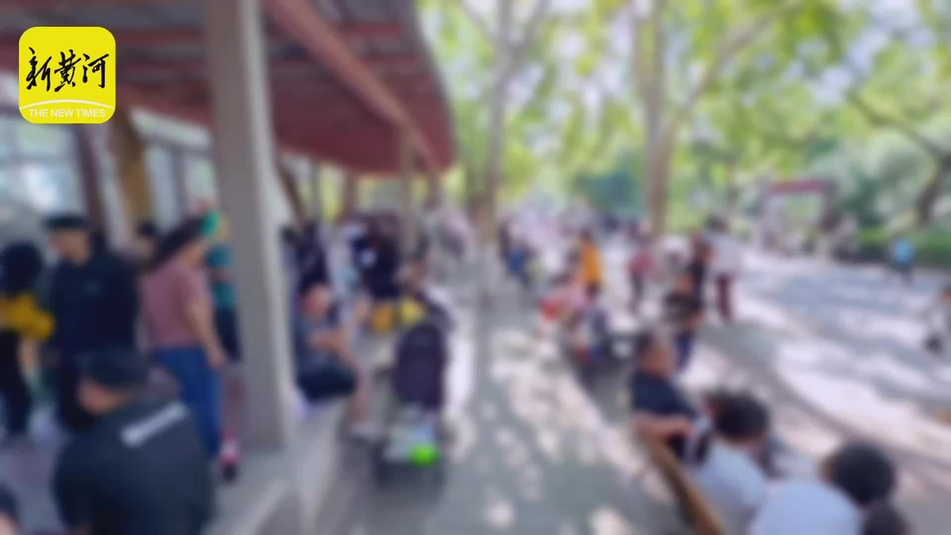 济南动物园成“遛娃胜地”，全家出游乐享亲子时光