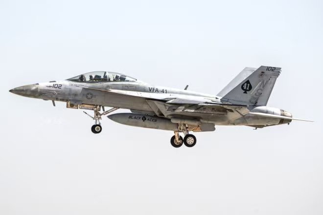 参与对伊军事行动的“黑桃A”中队F/A-18F“超级大黄蜂”战斗机