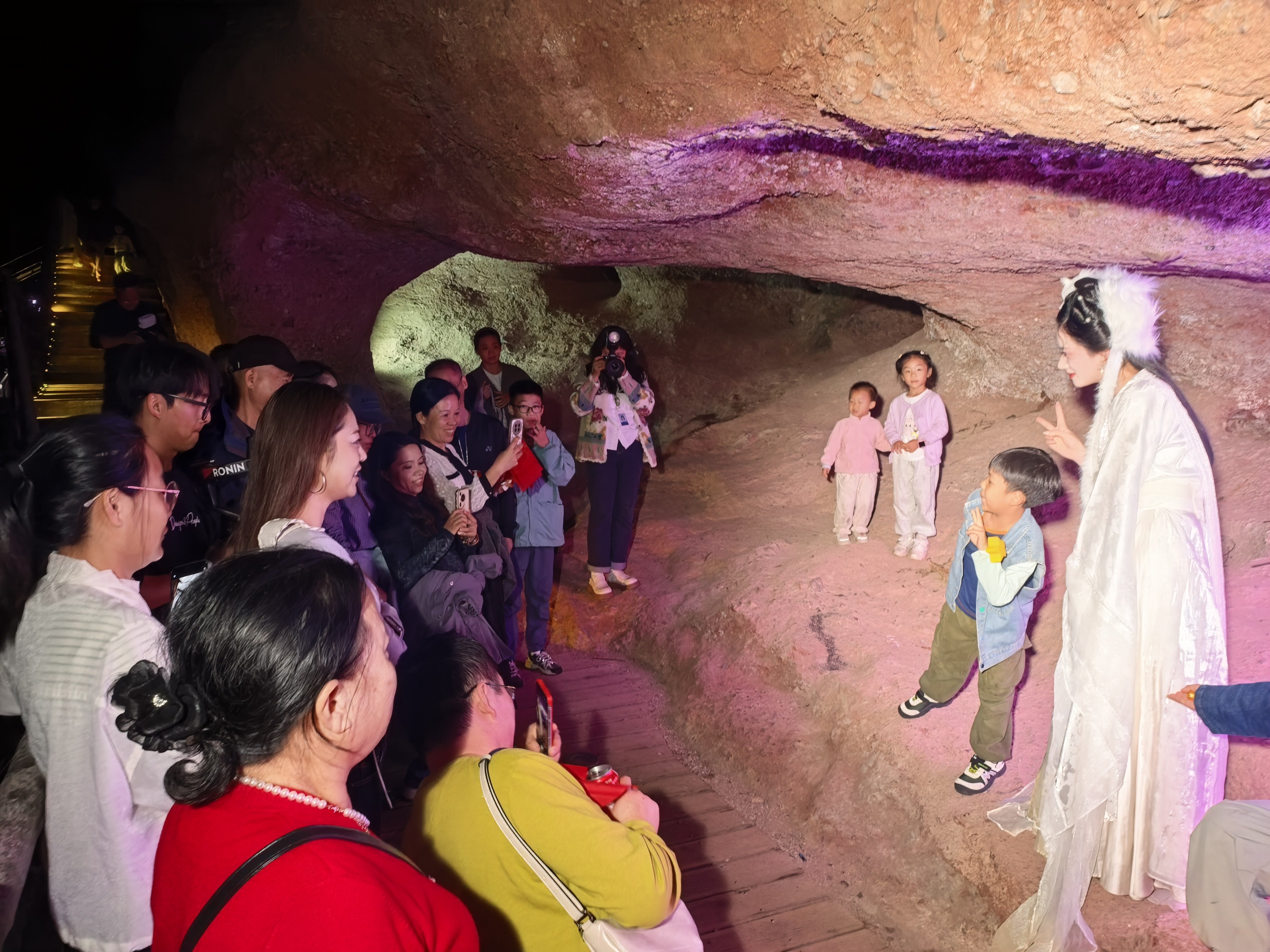 夜游经济再添新动能！龙虎山“夜遇龙虎”激活国庆夜间文旅消费新热潮