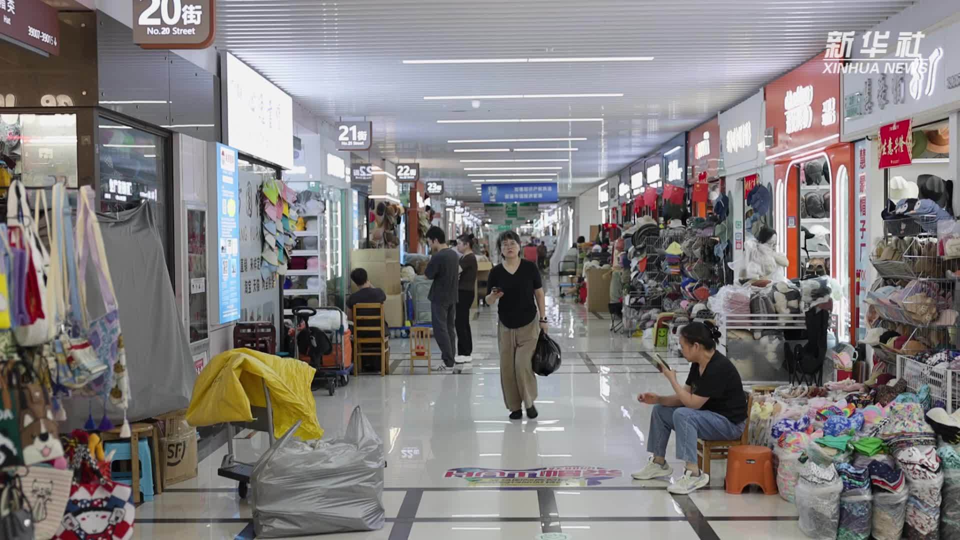 义乌市场迎来秋冬帽子销售旺季