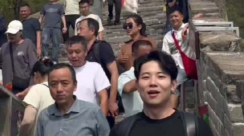 这歌声，有力气！声乐专业学生首登长城高唱《强军战歌》， 网友：隔着屏