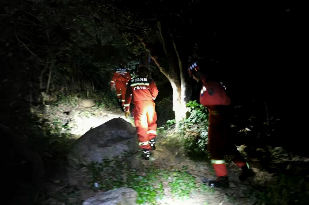 中山两地先后发生山林遇险事故 消防提醒秋季登山注意安全