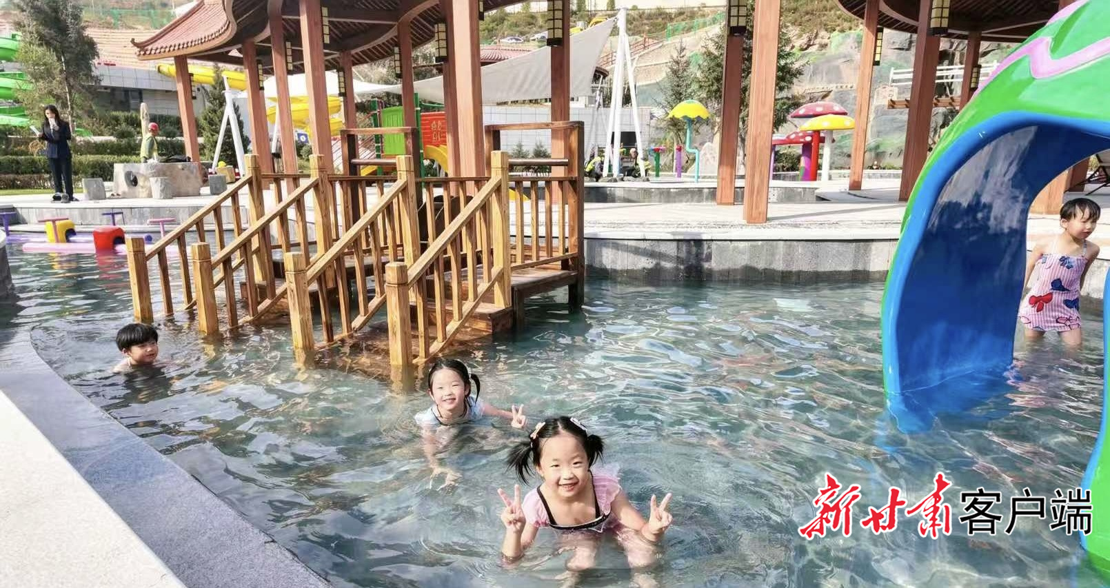孩子们泡温泉
