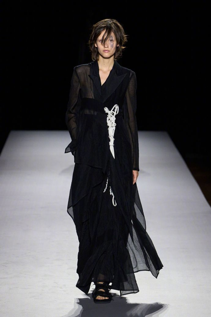 Yohji Yamamoto 2027 春夏成衣大秀 一场关于创作本身的深刻演绎