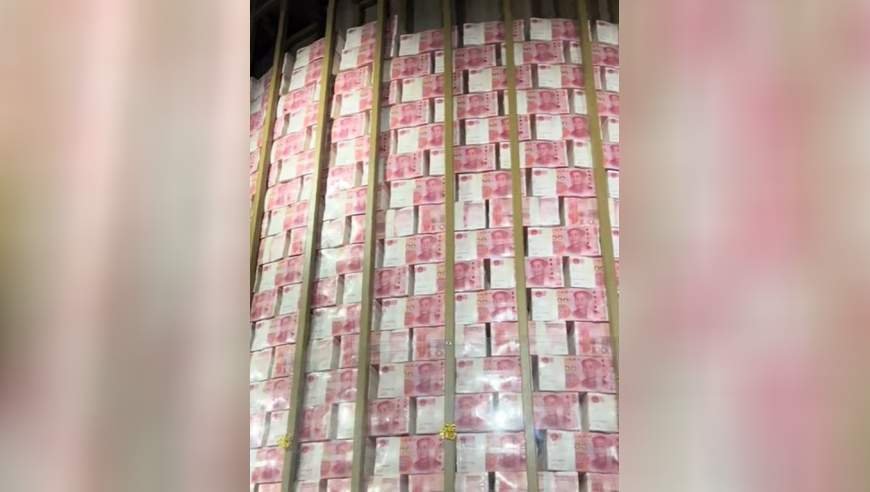 1个亿的百元现钞，有多震撼？重庆一地下金库贴了一整面墙