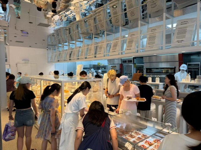 (长沙墨茉超级概念店。)