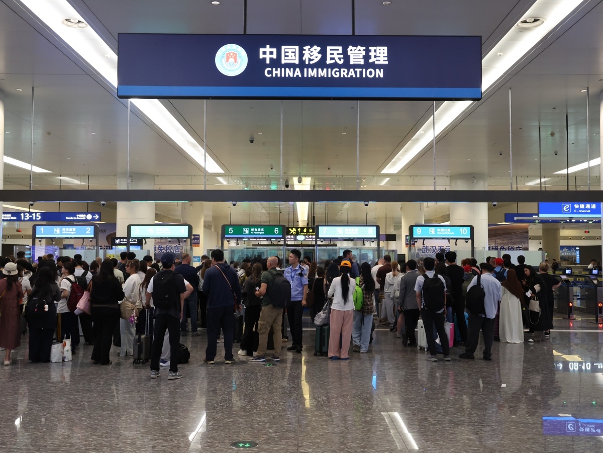 服务旅客通关