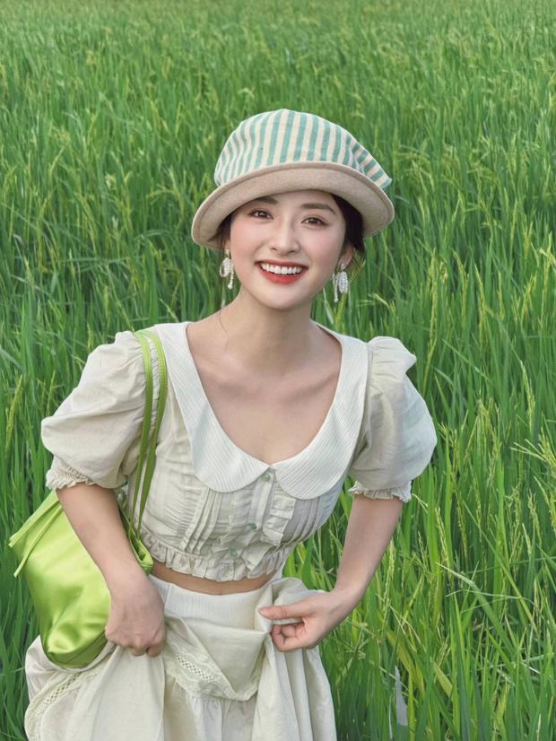沈月分享假期美照 清新氛围感酷似韩剧女主