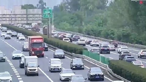 【前六天日均流量约6400万辆次,#国庆假期#最后一天,全国高速迎来