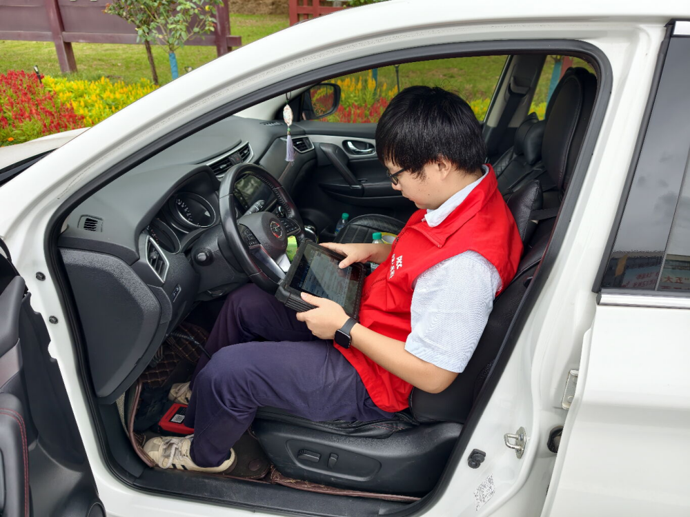 人保财险江西分公司中秋国庆双节服务2.6万人次、快赔836件
