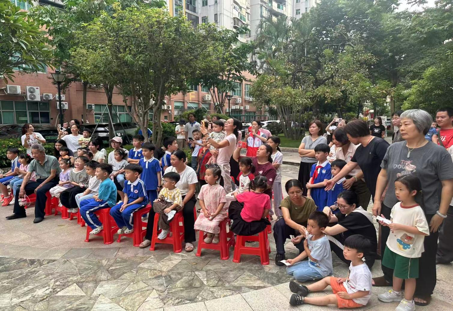 月满华诞,潮趣游园!臣田社区迎中秋庆国庆国潮嘉年华热闹开启