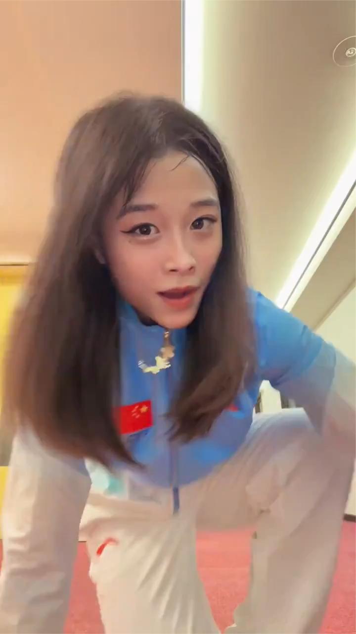 亚运会女子霹雳舞冠军郭朴，庆祝动作都这么霹雳