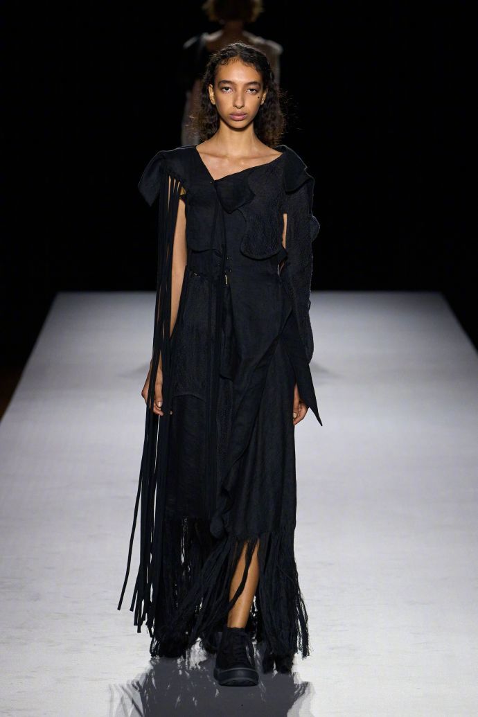 Yohji Yamamoto 2027 春夏成衣大秀 一场关于创作本身的深刻演绎