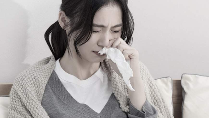 女子长期鼻塞没在意，陪孩子看病顺带检查，意外查出自己患癌，医生：这些症状要警惕