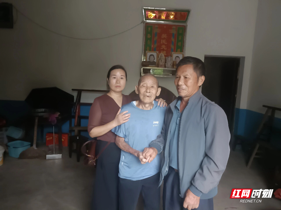 老人成功找到了舅舅吴棋财的儿子吴伍一。