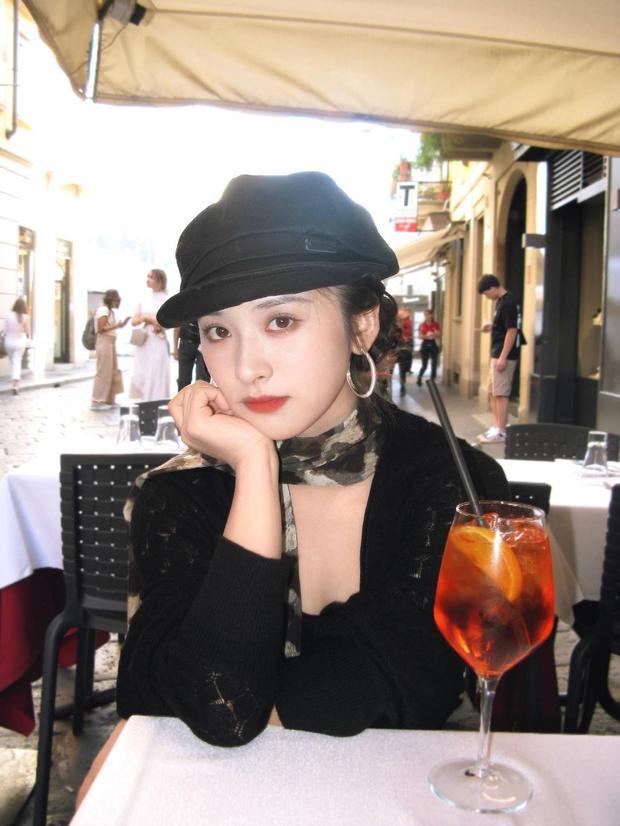 沈月分享假期美照 清新氛围感酷似韩剧女主