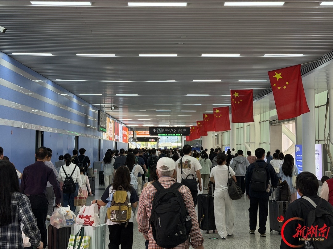 10月8日凌晨,广铁计划加开夜间高铁435列