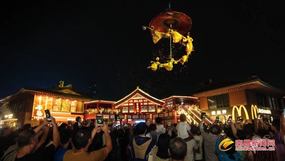 南昌绳金塔庙会国庆假期客流72.96万人次 同比上升65%(图)