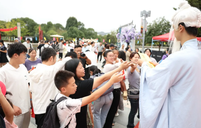 人气旺、消费热,鹰潭国庆假期文旅市场活力尽显