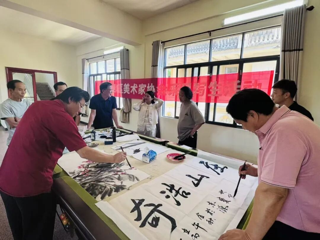 笔墨写山河 丹青赋振兴