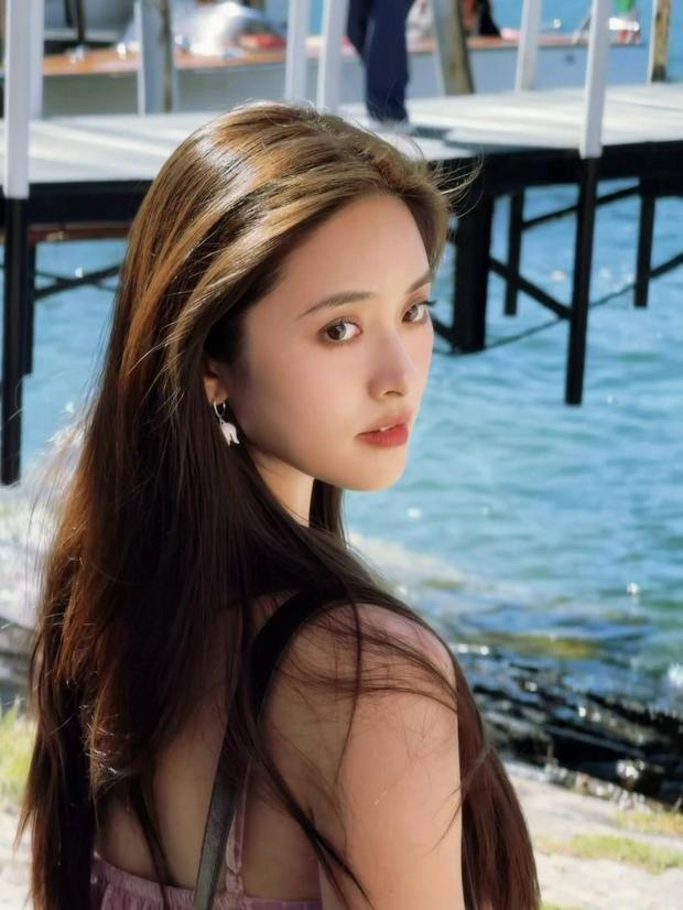 沈月分享假期美照 清新氛围感酷似韩剧女主