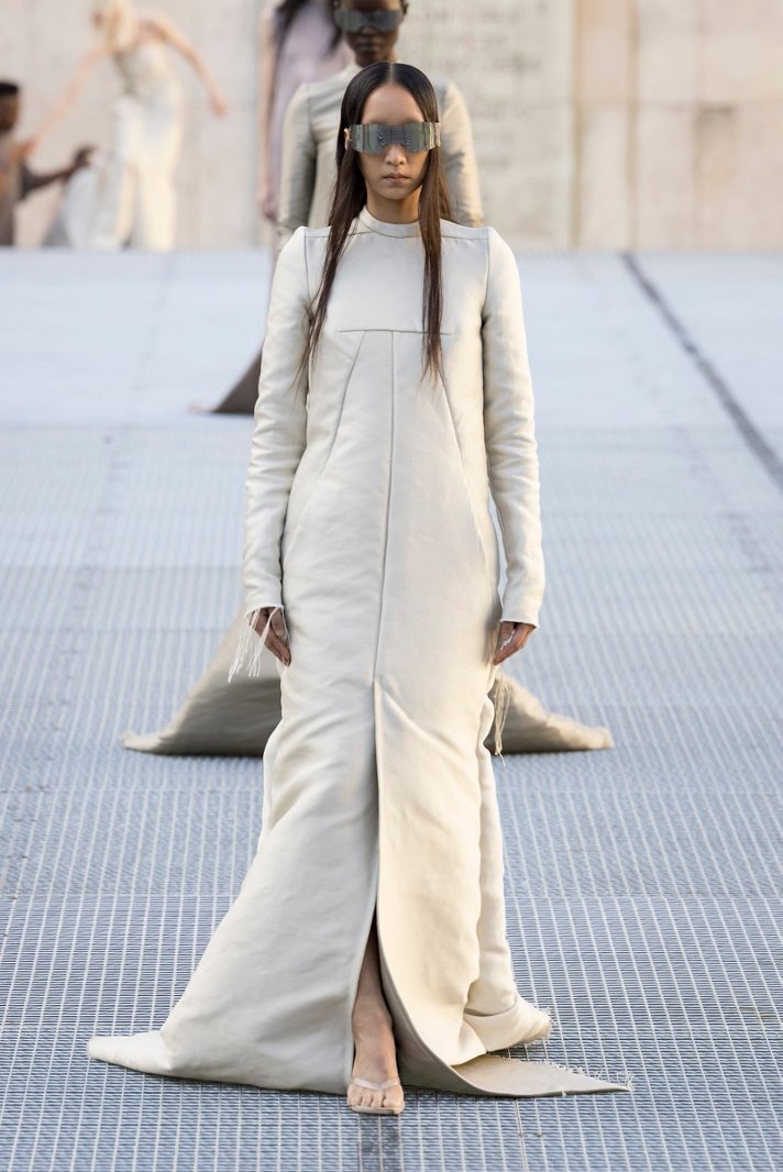 RICK OWENS 发布2027春夏女装系列“STONE”