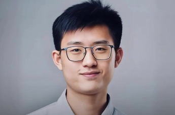 马化腾和“天才少年”姚顺雨罕见同框出镜