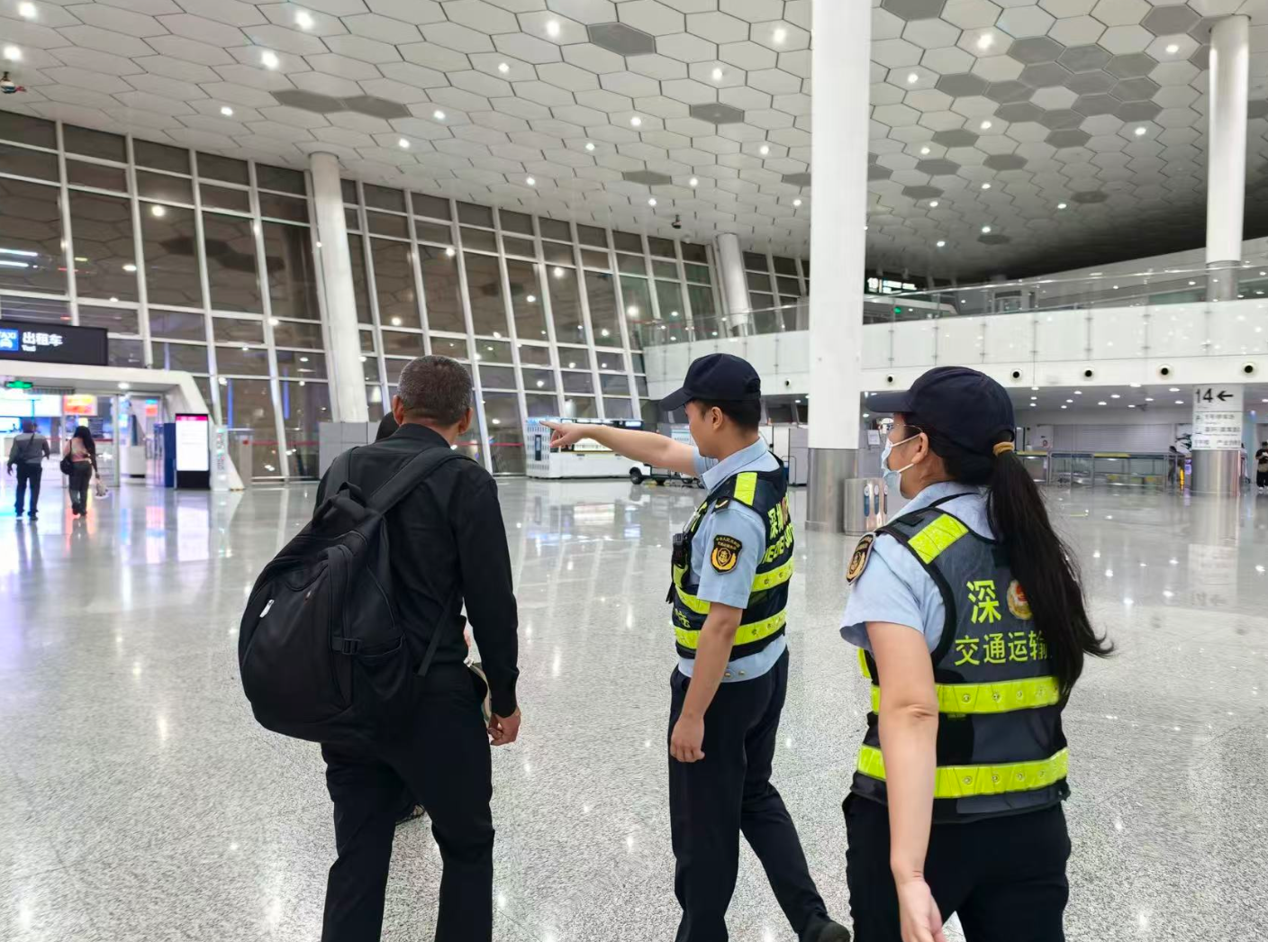 中秋国庆双节收官 深圳交通执法多措并举守护出行秩序