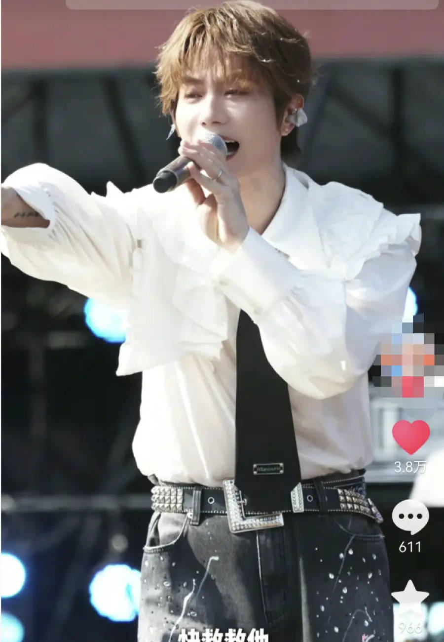 陆虎音乐节临场改词救人 演唱时呼喊快救救她提醒救援