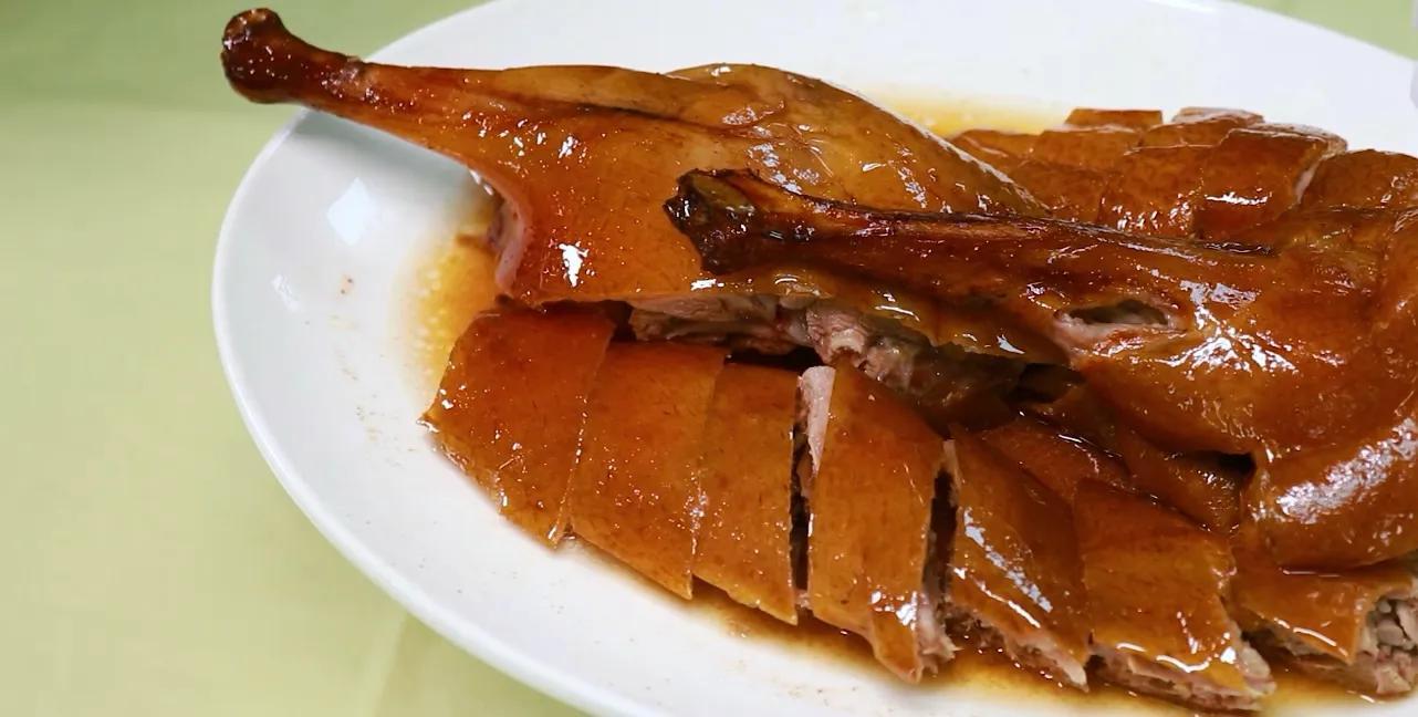柴火烹烧鹅，乡味暖街巷——广东《今日岭南》走进东莞桂姐荔枝柴烧鹅