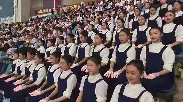 总觉得小姐姐们的神态没有当年的那么有真情实感...🤔 http:/