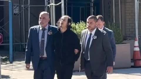 美国男子推前女友坠亡后还咧嘴笑美国男子把抱娃前女友从15楼推下致死