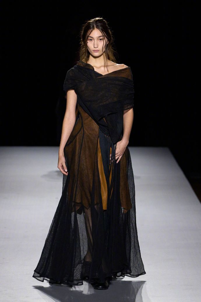 Yohji Yamamoto 2027 春夏成衣大秀 一场关于创作本身的深刻演绎