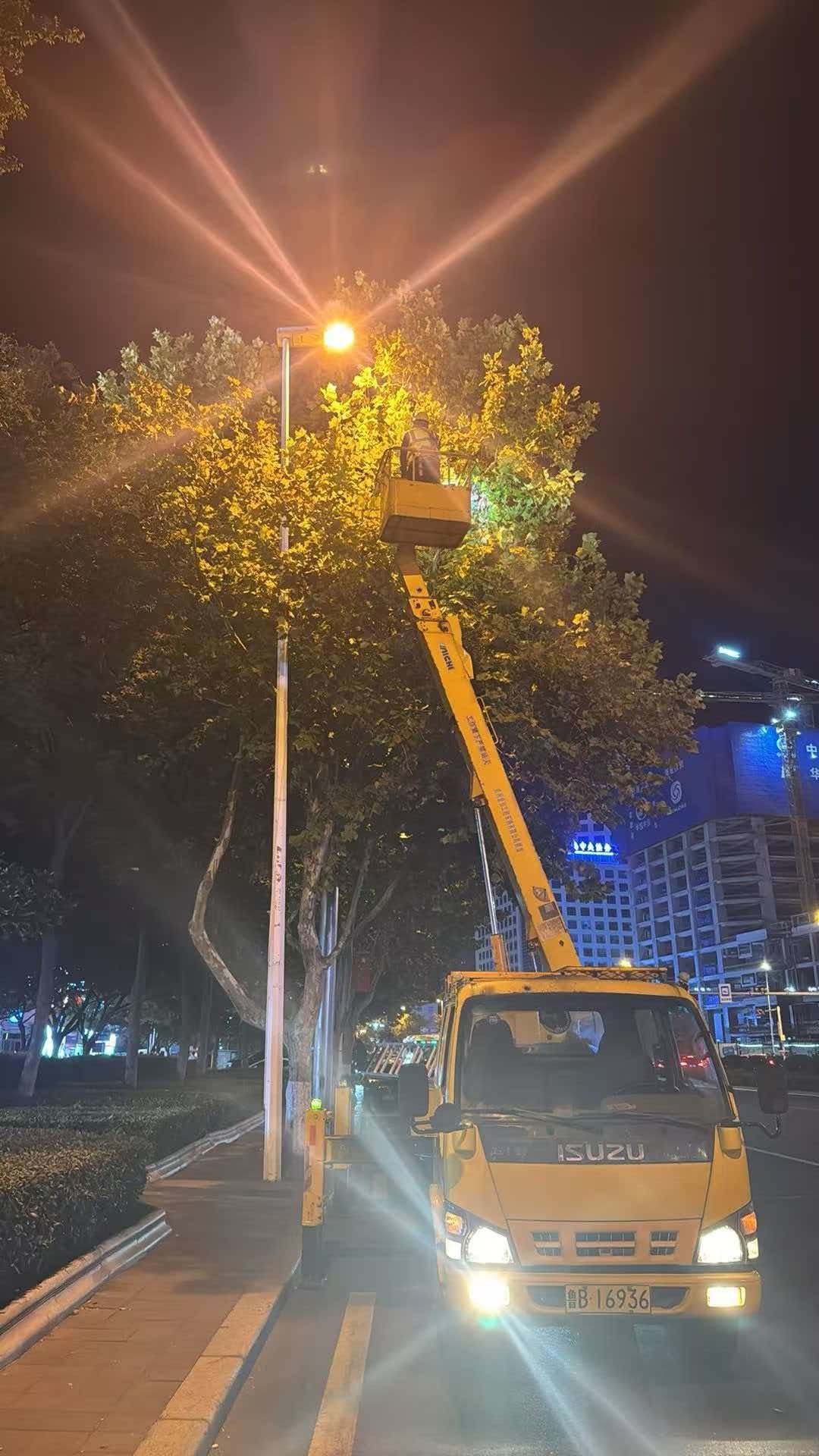 灯火耀岛城 坚守护平安！青岛城市照明有限公司双节坚守运维一线保障城市照明