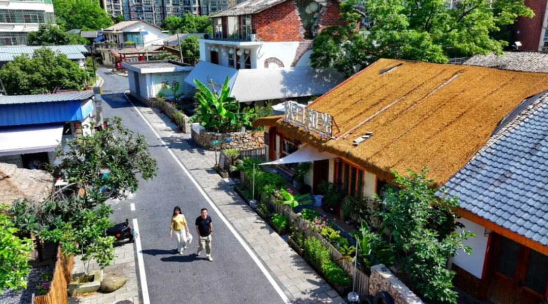 闹中取静的蛤蟆山村。谭建荣摄