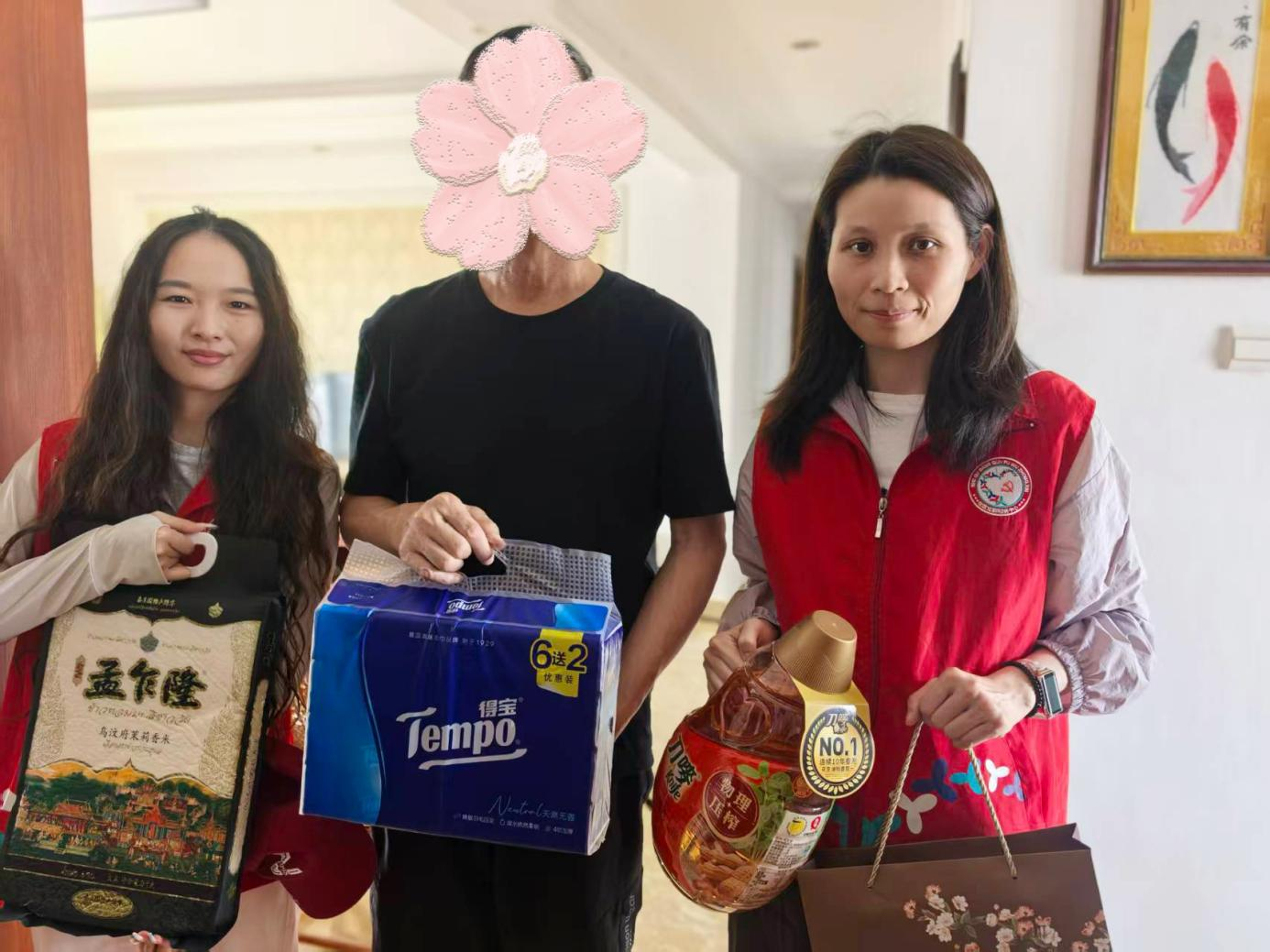 敲门送温暖 入户听民声 富华社区开展走访慰问特殊群体活动