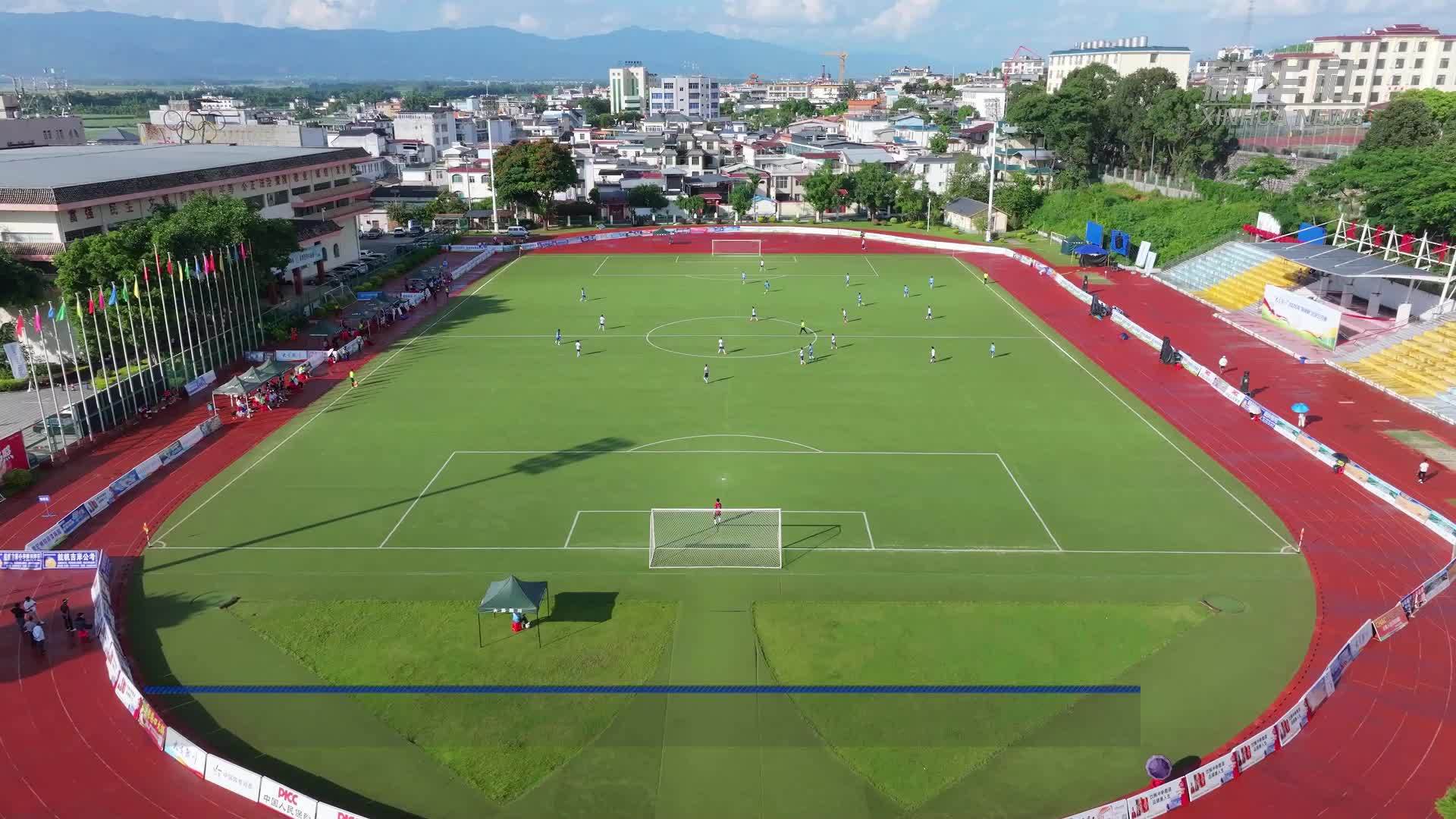 中缅运动员竞技云南陇川“胞波杯”绿茵场